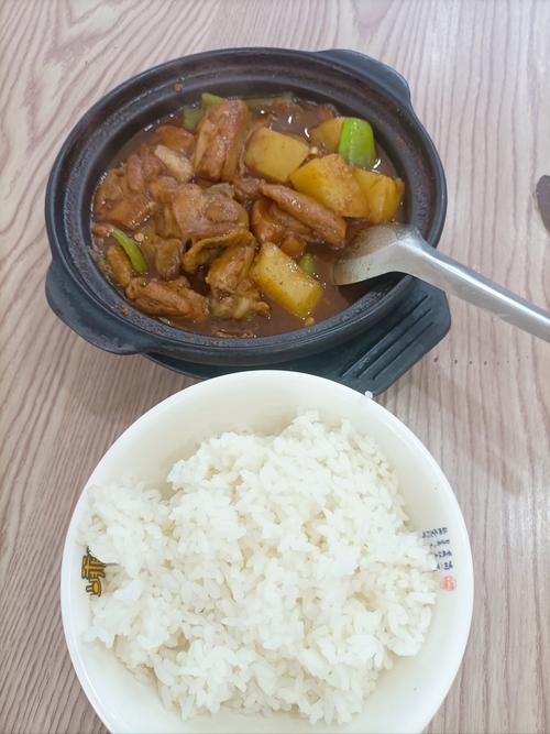 去饭店必点的黄焖鸡米饭,自己在家该怎么做?