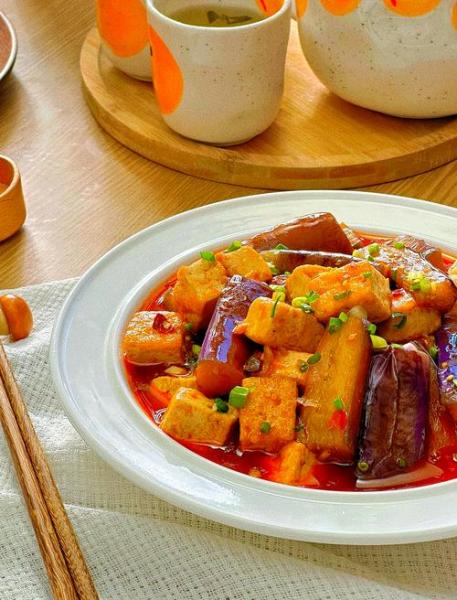 教你豆腐茄子煲的简单家常做法,一煎一焖,味美鲜香吗?