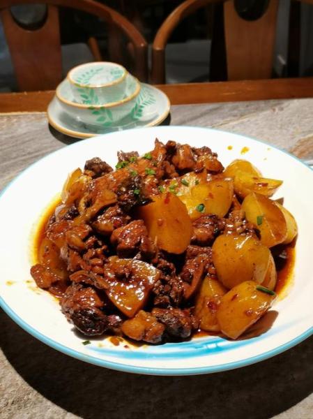 土豆焖鸭的做法