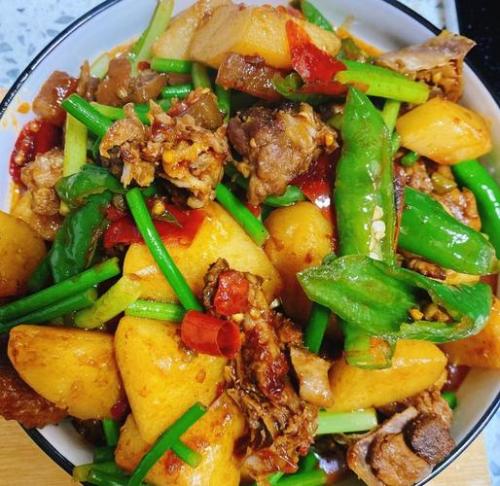怎样做好吃的土豆焖鸭肉